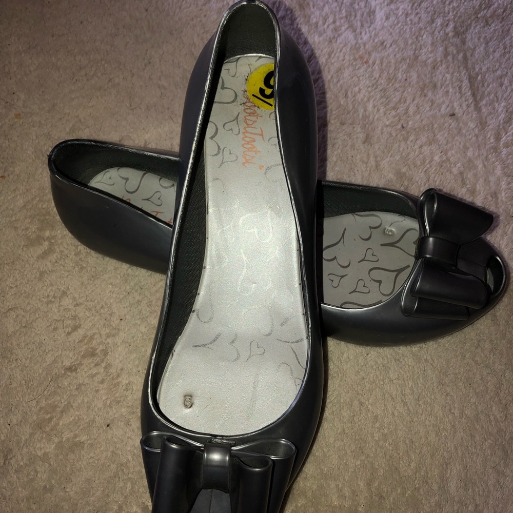 Flat jelly shoe